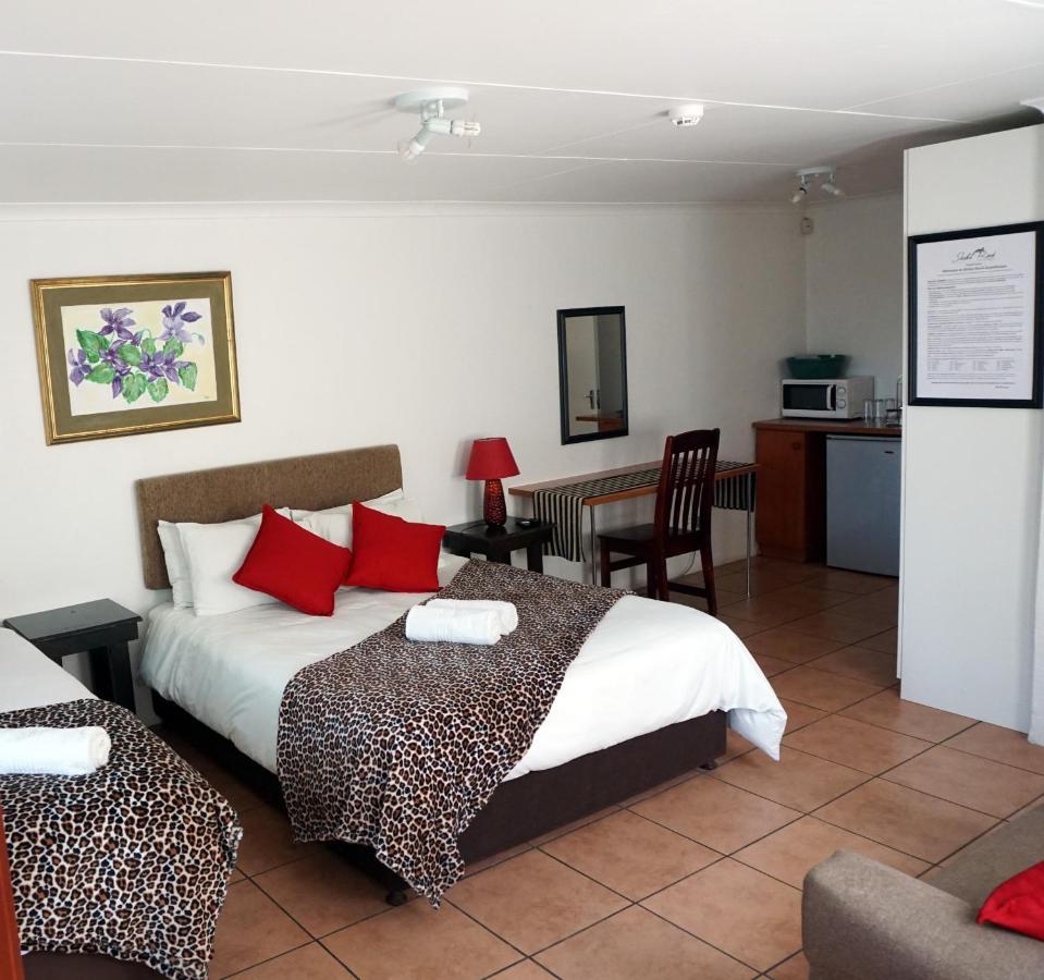 Sheba Rock Guesthouse Mbombela Exteriör bild
